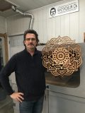 Moi et le mandala en merisier - Carré