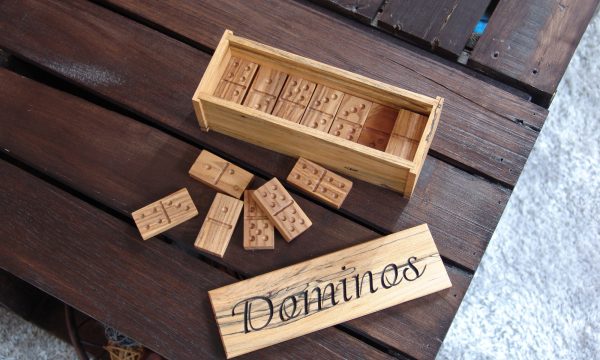 Jeu de dominos et son coffret en érable à sucre -2
