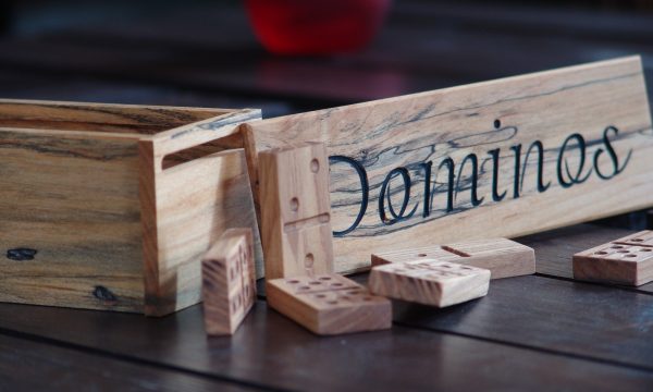 Jeu de dominos et son coffret en érable à sucre -3
