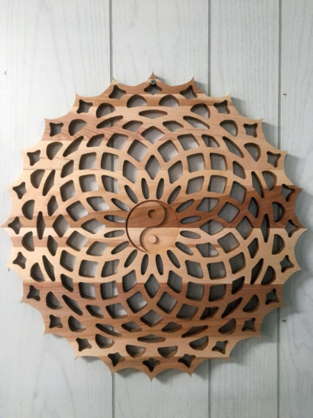 Appliqué mural Soleil et Yin Yang en merisier. Dimension : 58,5cm X 2cm -- 23pcs X 3/4pcs