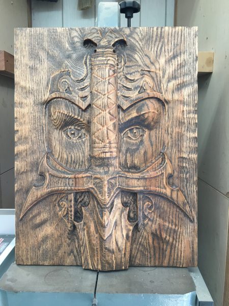 Gravure 3d d'un chevalier/épée en chêne massif que j'ai teindu.