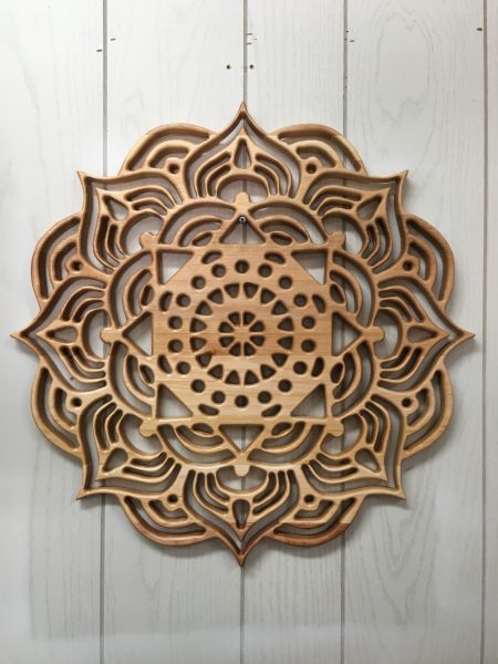 Appliqué mural Carré en merisier. Dimension : 58,5cm X 2,54cm -- 23pcs X 1pcs